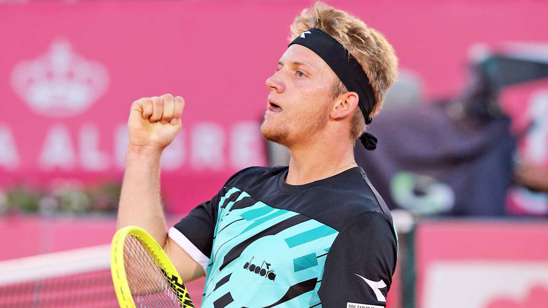 Alejandro Davidovich Fokina defeats Gael Monfils in three sets on Friday to reach his first ATP Tour semi-final.