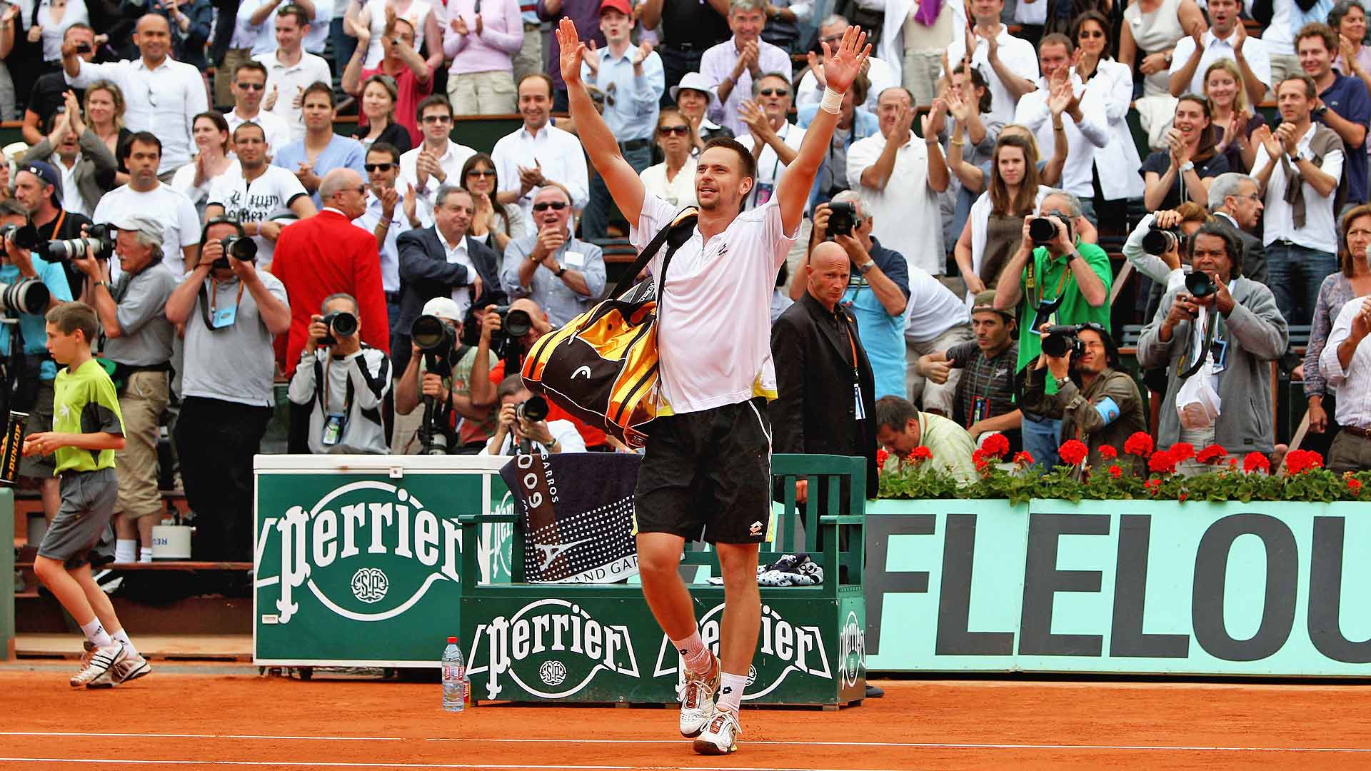 Robin Soderling celebrates his 2009 Roland Garros win against Rafael Nadal