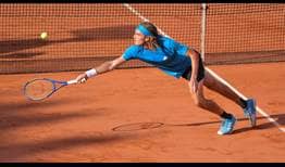 Tsitsipas-Roland-Garros-2019-Sunday-Dive
