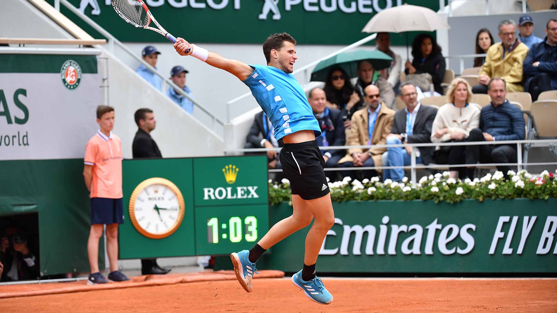 Dominic Thiem, who leads Novak Djokovic 6-2, 3-6, 3-1, is trying to reach his second straight Roland Garros final.