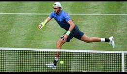 Matteo Berretini firmó la segunda victoria Top 10 de su carrera al superar a Karen Khachanov en Stuttgart.