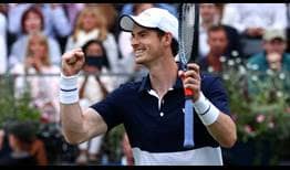 Andy Murray celebra su triunfo ante Cabal/Farah en Queen's, su primer torneo oficial desde el Abierto de Australia.
