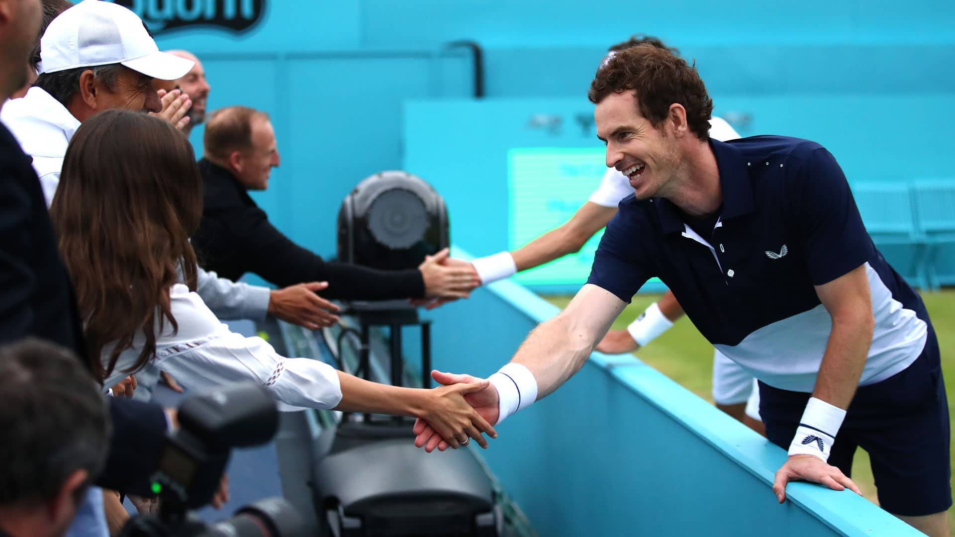 <a href='https://www.atptour.com/en/players/andy-murray/mc10/overview'>Andy Murray</a> celebrates at Queen's Club 2019