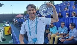 Tournament director and former pro Rik de Voest celebrates as Vancouver receives its 2018 Challenger of the Year honour.