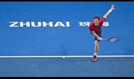 Andy Murray durante su victoria de tres sets ante Tennys Sandgren en primera ronda de Zhuhai.
