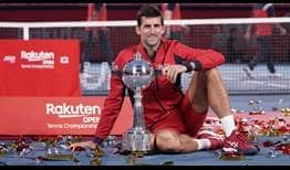 Novak Djokovic se estrenó en Tokio levantando el título de campeón.