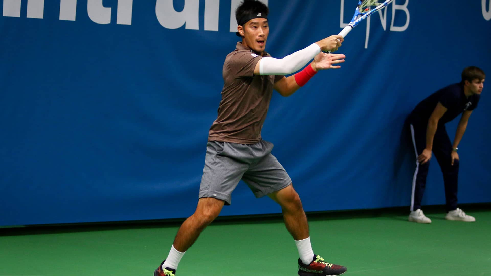 <a href='https://www.atptour.com/en/players/yuichi-sugita/se73/overview'>Yuichi Sugita</a> hits a forehand in Stockholm 2019