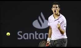 Cristian Garín celebra su triunfo ante Federico Coria en cuartos de final del Rio Open presentado por Claro.