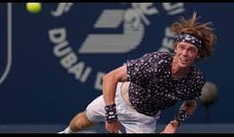 Andrey Rublev supera a Filip Krajinovic para avanzar a cuartos de final del Dubai Duty Free Tennis Championships.