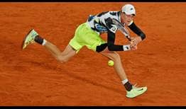 Sinner-Roland-Garros-2020-QF-Backhand
