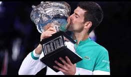 Djokovic-ao21-trophy1
