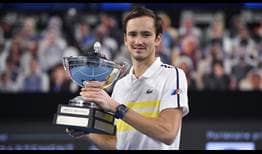 Daniil Medvedev sostiene el trofeo de campeón en el Open 13 Provence de Marsella.