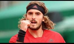 Stefanos Tsitsipas celebra un punto ante Andrey Rublev en la final del Rolex Monte-Carlo Masters.