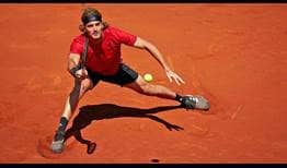 Stefanos Tsitsipas beats Felix Auger-Aliassime on Friday afternoon for a place in the Barcelona semi-finals.