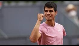 Carlos Alcaraz supera a Adrian Mannarino en la primera ronda del Mutua Madrid Open.