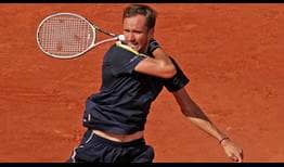 Medvedev-Roland-Garros-2021-Sunday-Forehand