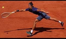 Lorenzo Musetti bounces back from a 1/4 deficit in the first set tie-break against Novak Djokovic on Monday at Roland Garros.
