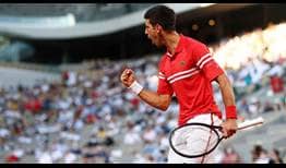 Novak Djokovic celebra un punto en la semifinal de Roland Garros ante Rafael Nadal.
