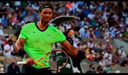 Rafael Nadal celebra un punto frente a Novak Djokovic en semifinales de Roland Garros.