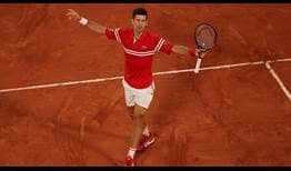 Novak Djokovic celebra ante Rafael Nadal en semifinales de Roland Garros.