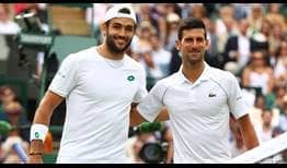 Novak Djokovic y Matteo Berrettini antes de disputar la final de Wimbledon 2021.