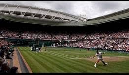 Novak Djokovic y Matteo Berrettini durante la final de este domingo en la Centre Court de Wimbledon.