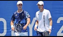 Joe Salisbury and Andy Murray beat Pierre-Hugues Herbert and Nicolas Mahut in straight sets to reach the second round in Tokyo.