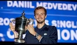 Medvedev-US-Open-2021-Final-Trophy-Lift