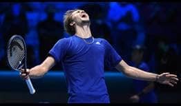 Alexander Zverev celebrates his second Nitto ATP Finals title.