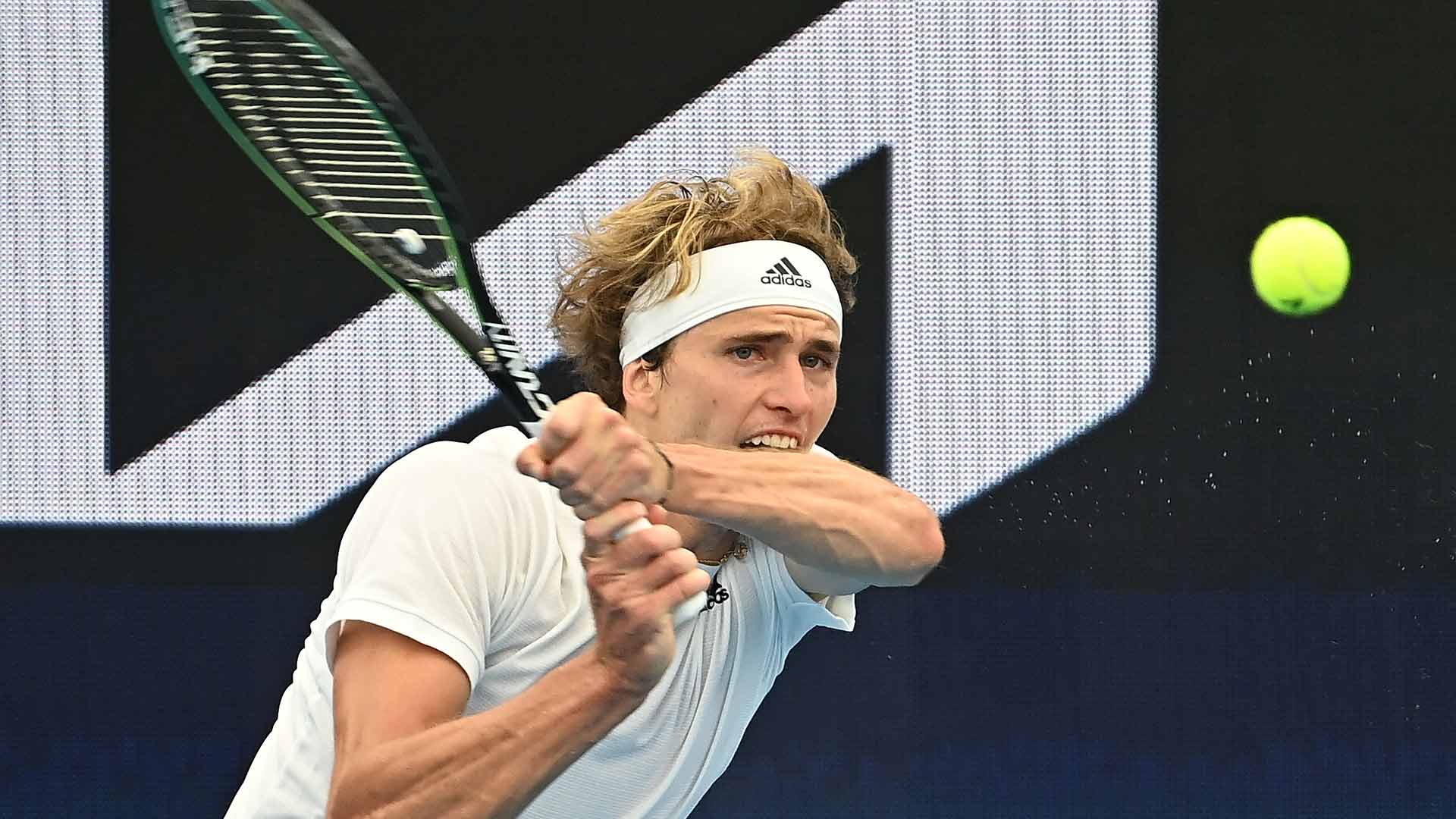 Alexander Zverev records his second consecutive straight-sets win at ATP Cup, defeating Taylor Fritz 6-4, 6-4.