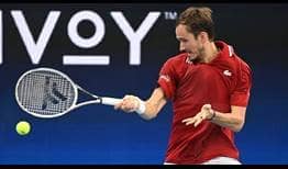 Daniil Medvedev supera a Felix Auger-Aliassime sin entregar el servicio en semifinales de la ATP Cup.