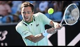 Daniil Medvedev derrotó a Maxime Cressy el lunes para avanzar a Cuartos en Melbourne.