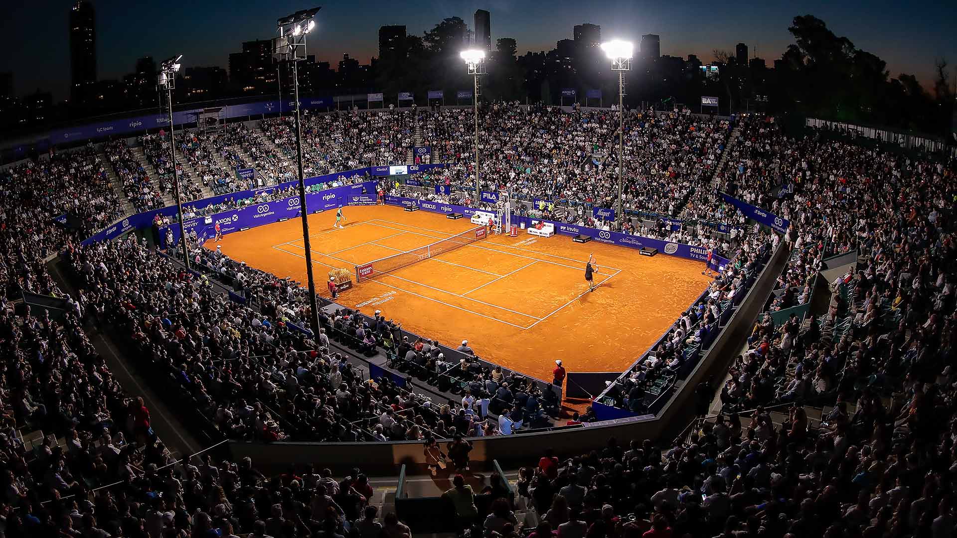 Full stands to watch Delpo.