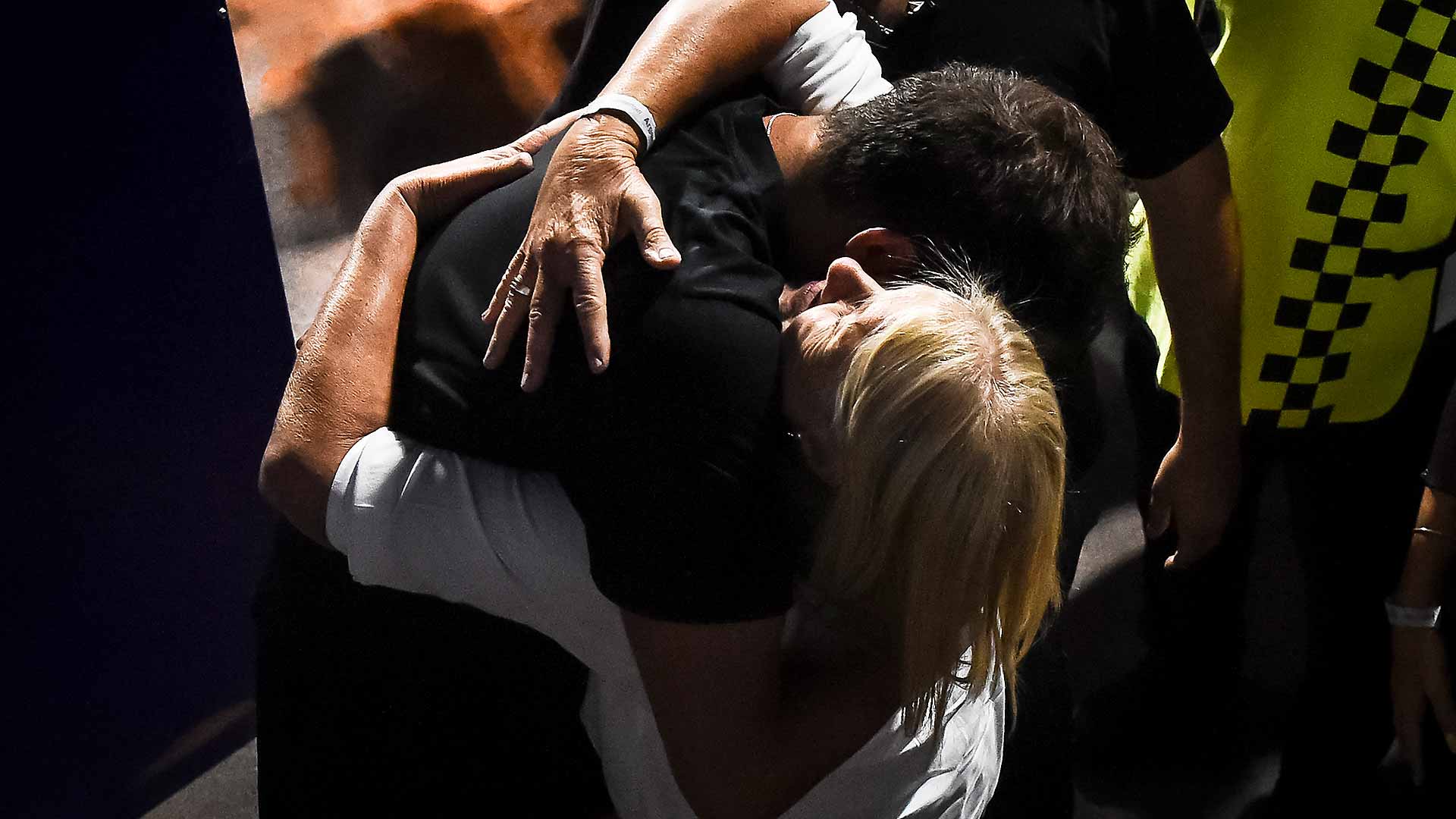 <a href='https://www.atptour.com/en/players/juan-martin-del-potro/d683/overview'>Juan Martin del Potro</a> embraces his mother, Patricia, after his likely final match in Buenos Aires.