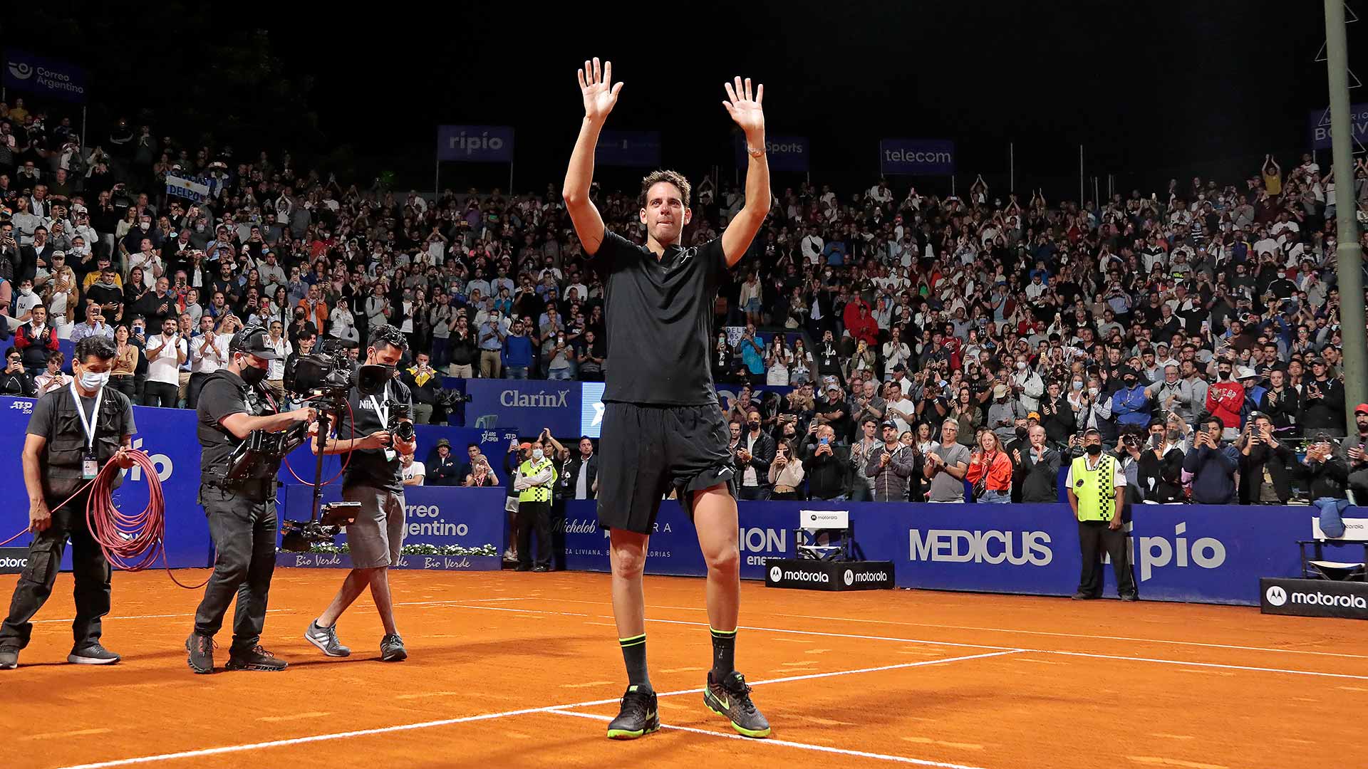 <a href='https://www.atptour.com/en/players/juan-martin-del-potro/d683/overview'>Juan Martin del Potro</a> says farewell to fans at the <a href='https://www.atptour.com/en/tournaments/buenos-aires/506/overview'>Argentina Open</a>.