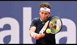 Casper Ruud defeats Emil Ruusuvuori on Friday in Barcelona.