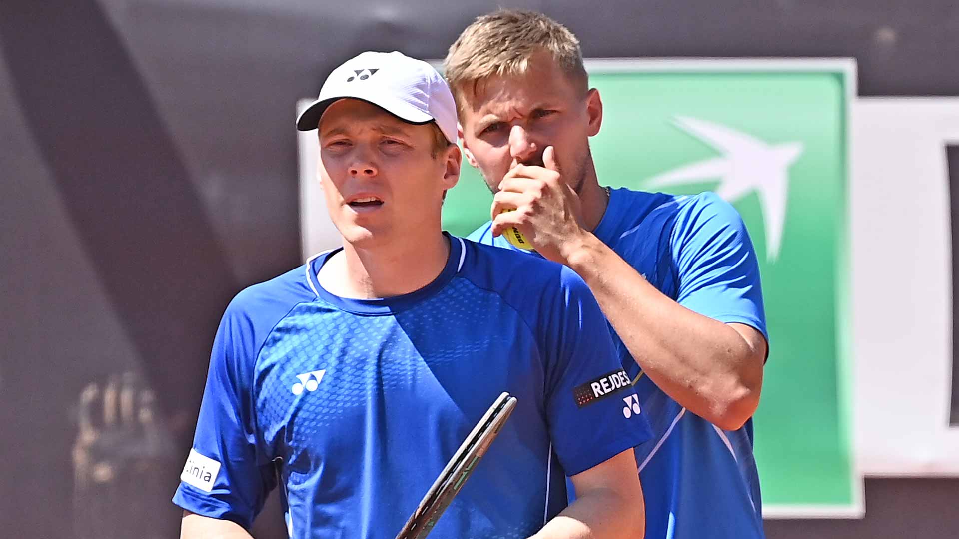 Harri Heliovaara and Lloyd Glasspool confer during their second-round doubles win on Thursday in Rome against Thanasi Kokkinakis and Frances Tiafoe.