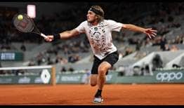 Stefanos Tsitsipas survives to keep hope alive for a return to the Roland Garros final.