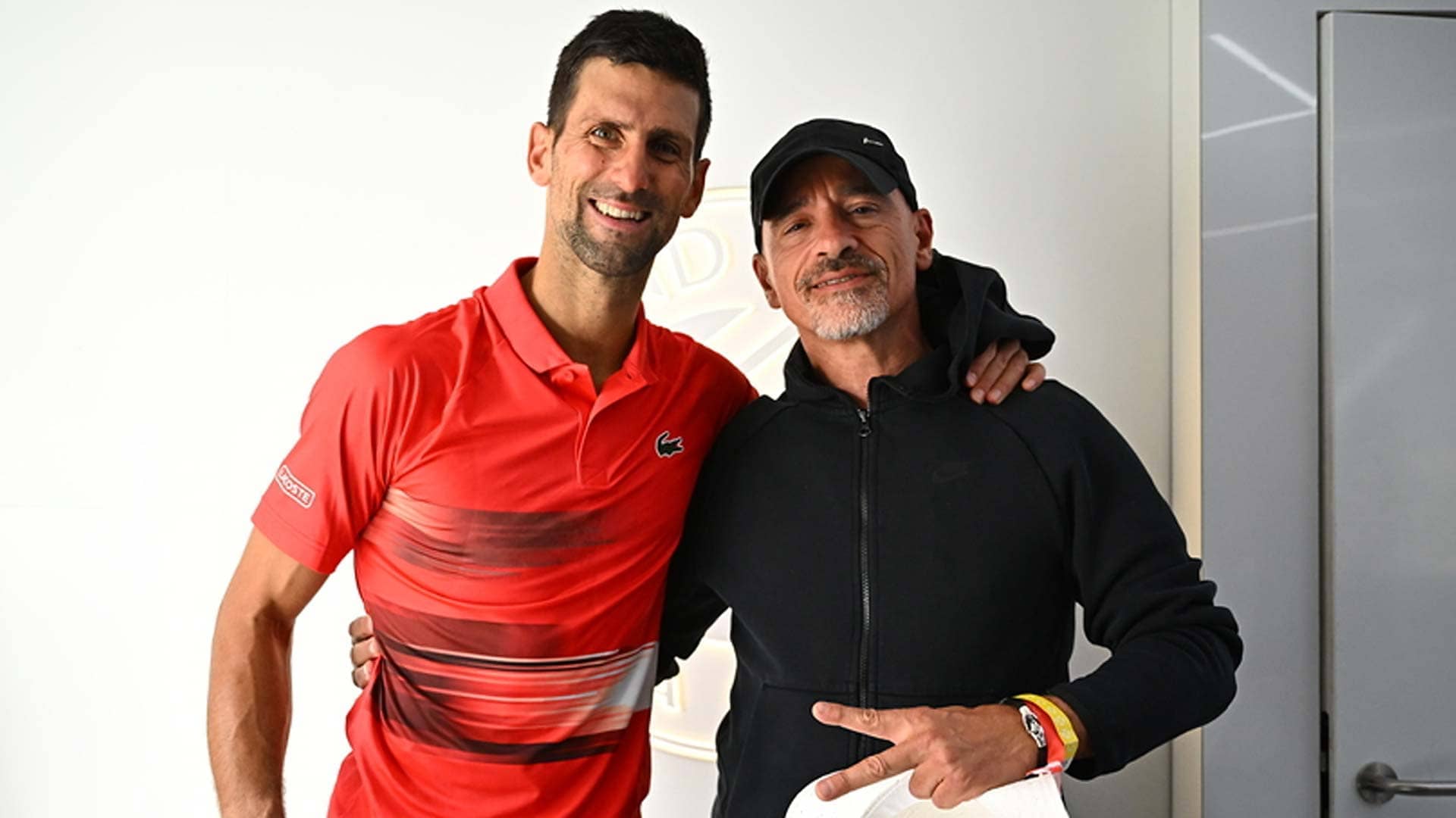 Novak Djokovic incontra la pop star italiana Eros Ramazotti al Roland Garros |  Giro ATP