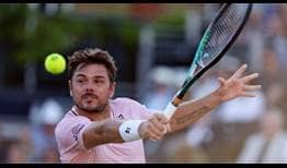 Stan Wawrinka converts on his fourth match point to advance in London.
