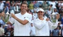 Neal Skupski and Desirae Krawczyk convert all three of their break points to win the mixed doubles final.