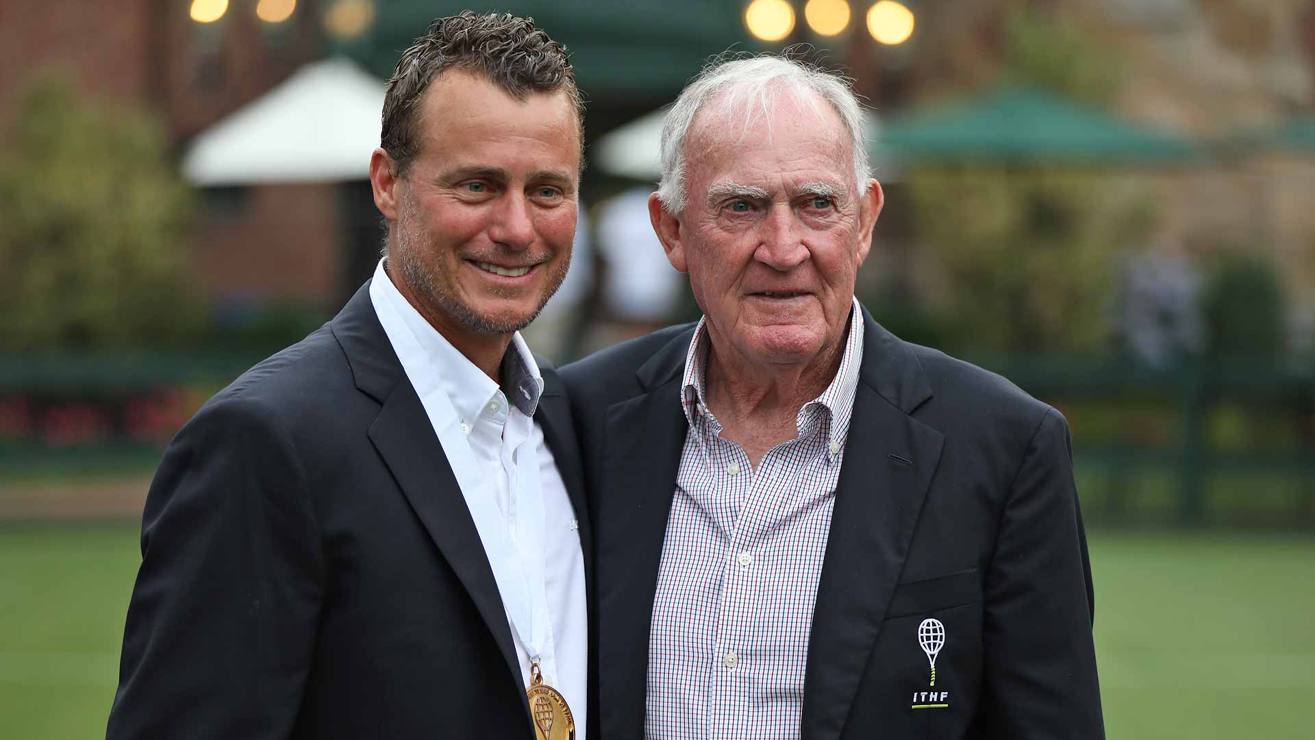<a href='https://www.atptour.com/en/players/lleyton-hewitt/h432/overview'>Lleyton Hewitt</a> poses with one of his mentors, <a href='https://www.atptour.com/en/players/tony-roche/r073/overview'>Tony Roche</a>