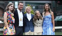 Lleyton Hewitt estuvo acompañado por su familia Mia, Cruz, Ava y Bec en el Salón Internacional de la Fama del tenis.