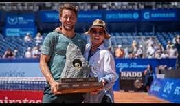 Casper Ruud and Shania Twain pose for a photo on Sunday after the Norwegian won the Gstaad final.