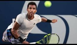 Felix Auger-Aliassime wins the final five games of his opening Los Cabos victory.