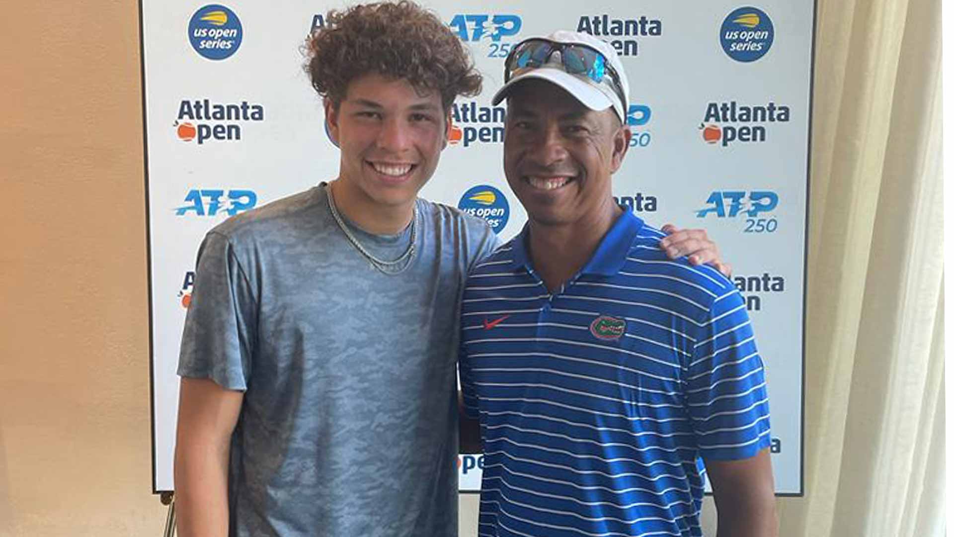 <a href='https://www.atptour.com/es/players/ben-shelton/s0s1/overview'>Ben Shelton</a> and his father, <a href='https://www.atptour.com/es/players/bryan-shelton/s380/overview'>Bryan Shelton</a>