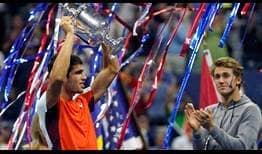 Carlos Alcaraz reclama el trofeo del US Open 2022.