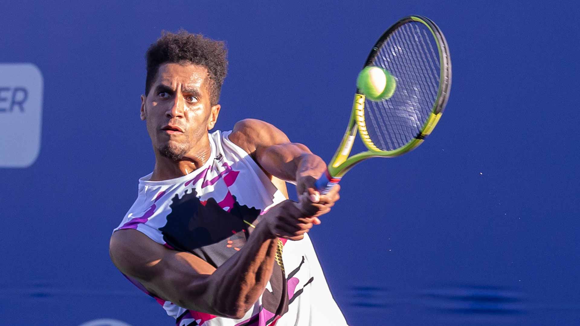 American <a href='https://www.atptour.com/en/players/michael-mmoh/mp01/overview'>Michael Mmoh</a> claims the Cary Challenger.