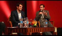 Roger Federer (izquierda) y Pete Sampras durante una entrevista en 2014.