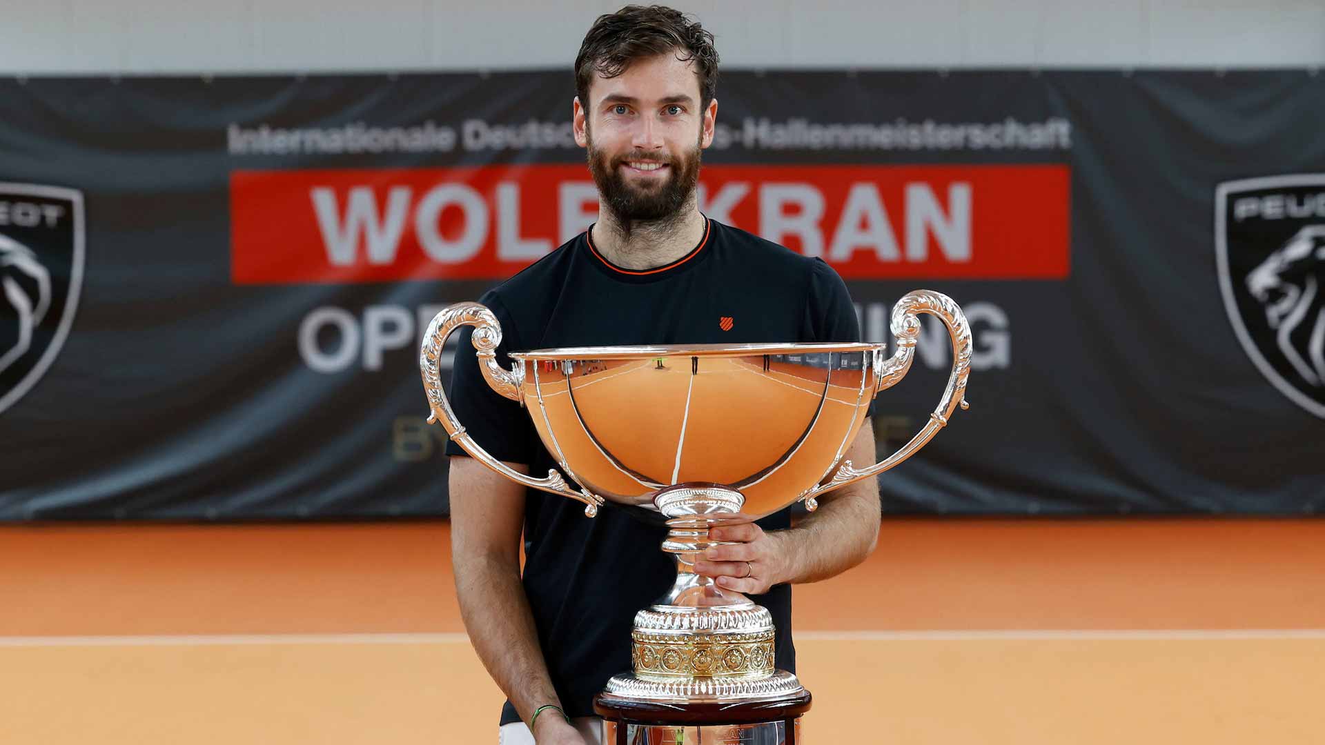 Frenchman <a href='https://www.atptour.com/en/players/quentin-halys/hb64/overview'>Quentin Halys</a> lifts the trophy at the Ismaning Challenger.